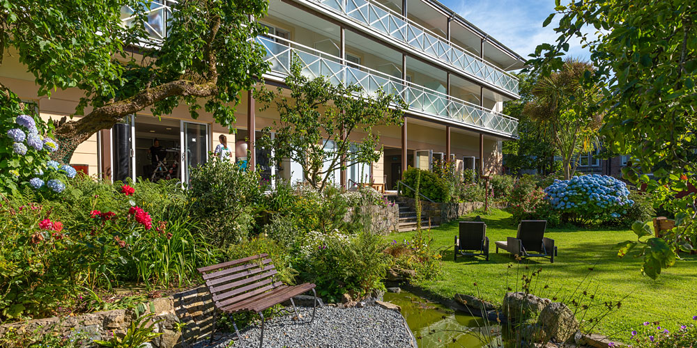 Les Rocquettes Hotel Guernsey guest email.